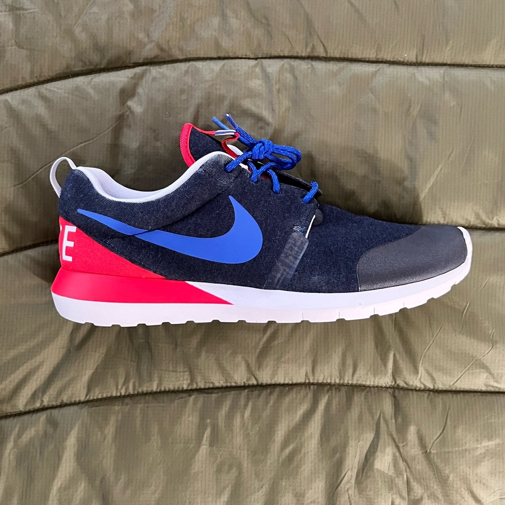 NWB! Dead Stock Nike Tech fleece Rosherun NM W SP